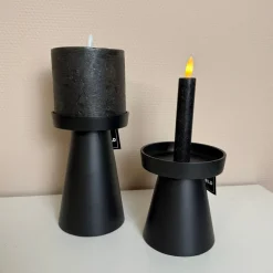 Luxe Zwarte Kandelaar | Vase The World | Verkrijgbaar in 2 maten | Chique-Living