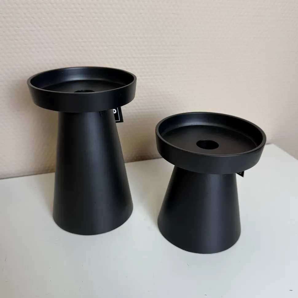 Luxe Zwarte Kandelaar | Vase The World | Verkrijgbaar in 2 maten | Chique-Living