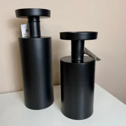 Luxe Zwarte Kandelaar | Vase The World | Verkrijgbaar in 2 maten | Chique-Living