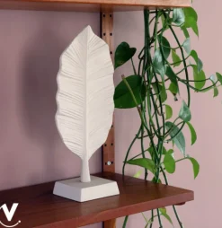 Ornament 'Feather Lorena' Ivory | Vase The World | L10 x B14 x H30 cm | Chique-Living